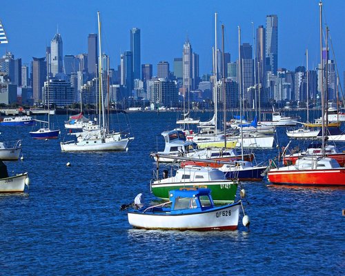 Melbourne Southbank riverside lifestyle with dining options